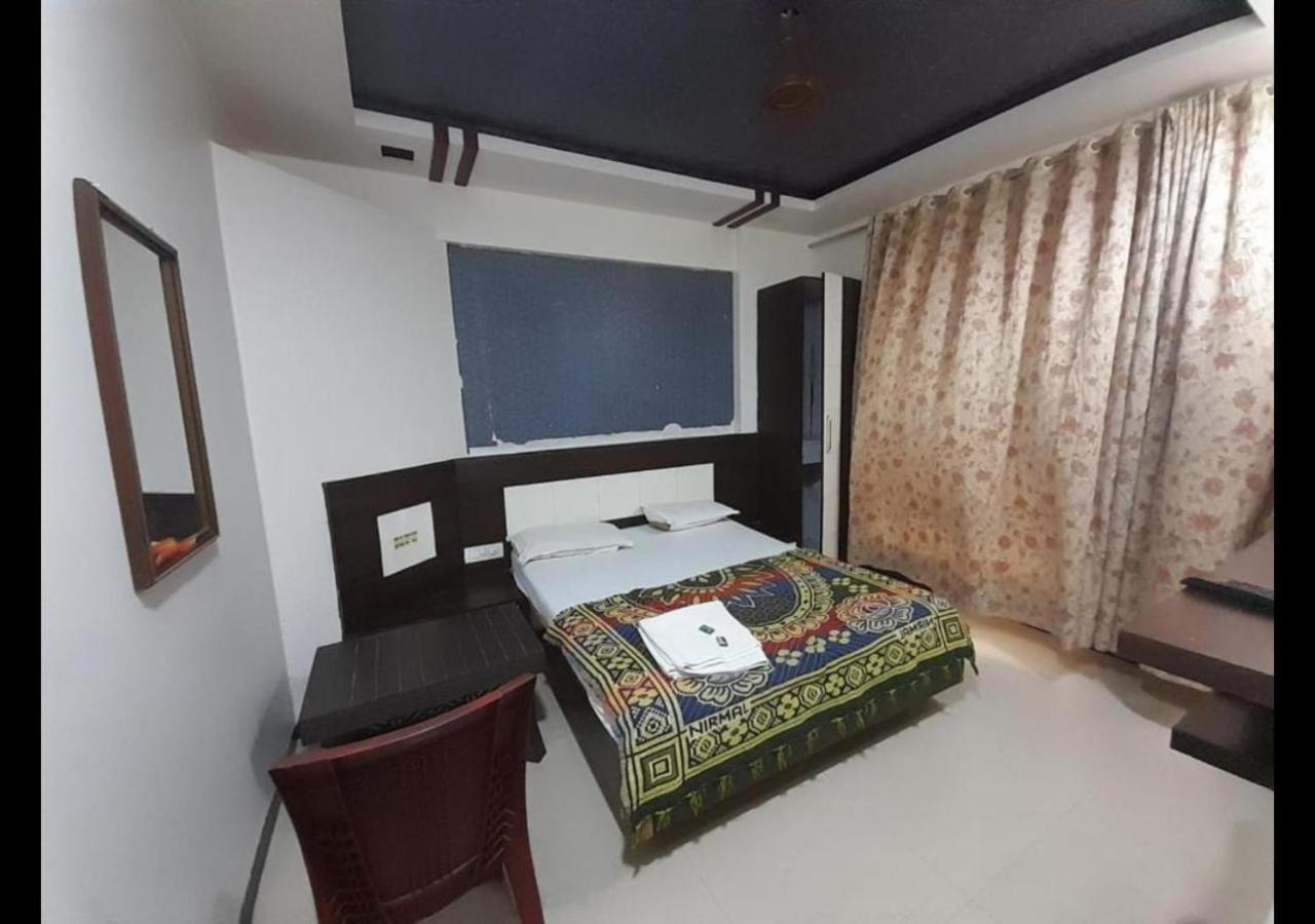 Hotel Sai Ganesh Lodging & Boarding By Wb Inn Titwala Extérieur photo