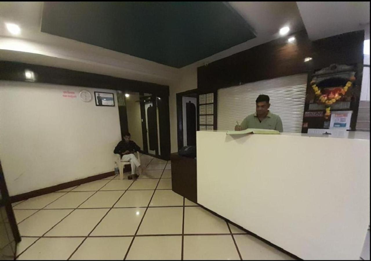 Hotel Sai Ganesh Lodging & Boarding By Wb Inn Titwala Extérieur photo