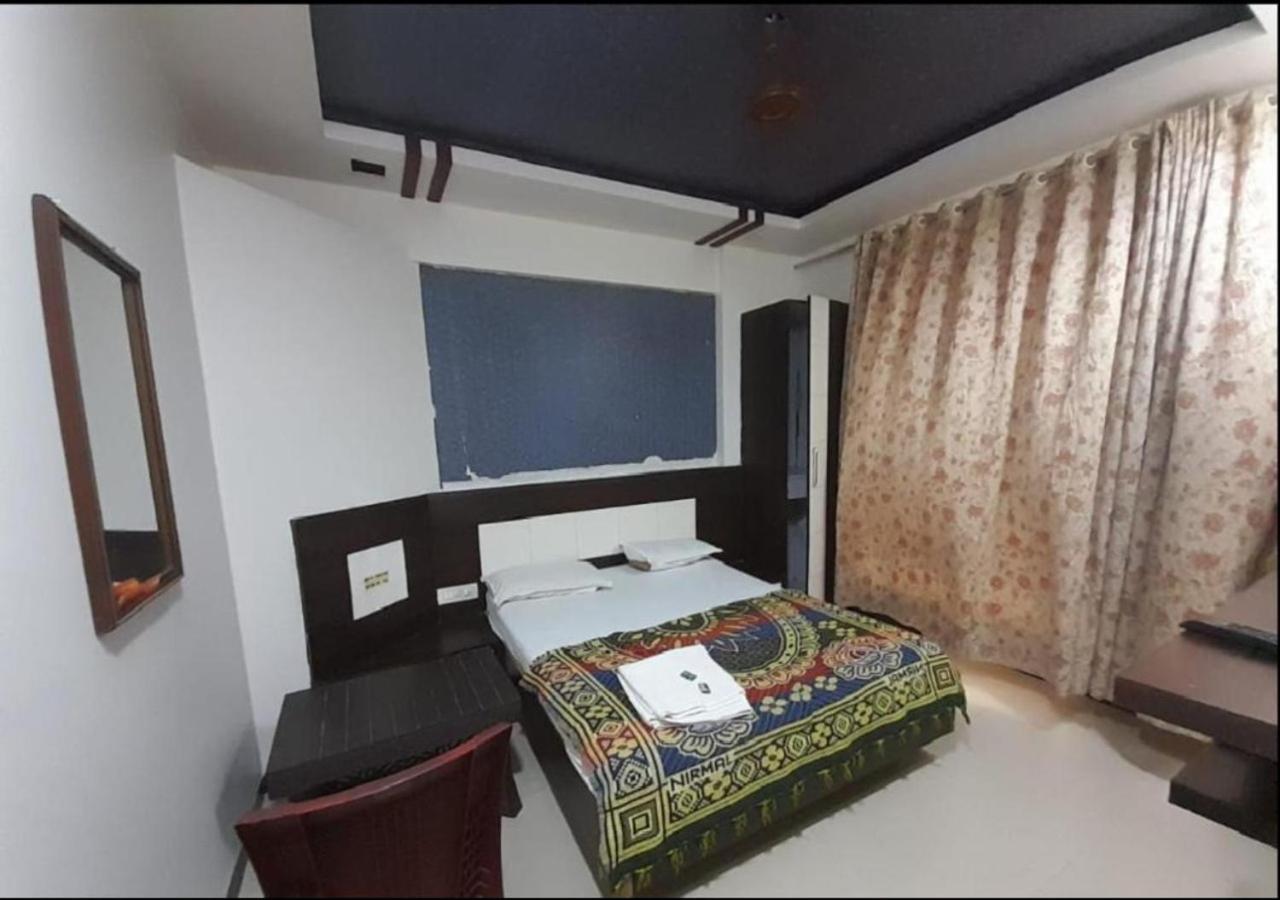 Hotel Sai Ganesh Lodging & Boarding By Wb Inn Titwala Extérieur photo