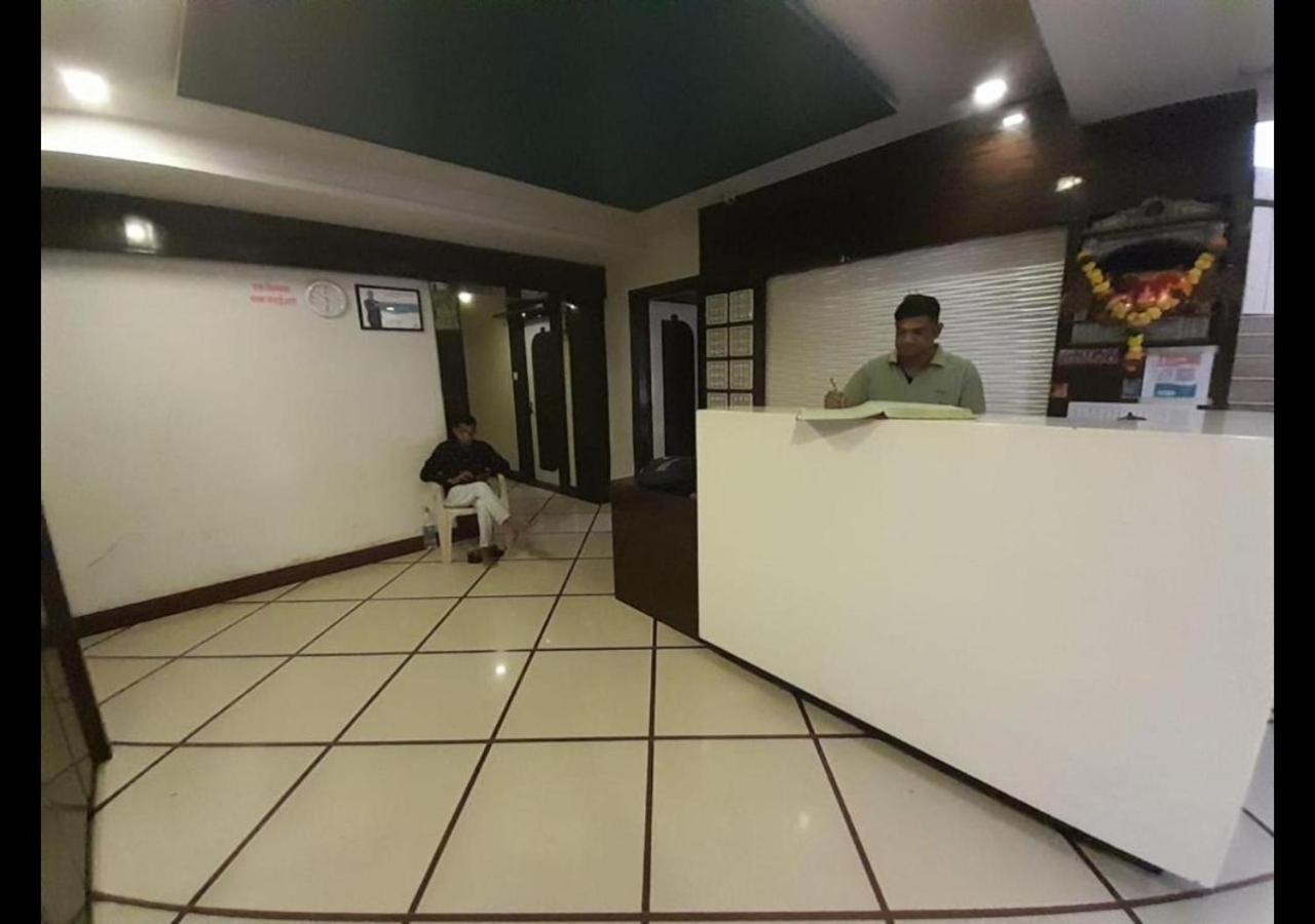 Hotel Sai Ganesh Lodging & Boarding By Wb Inn Titwala Extérieur photo