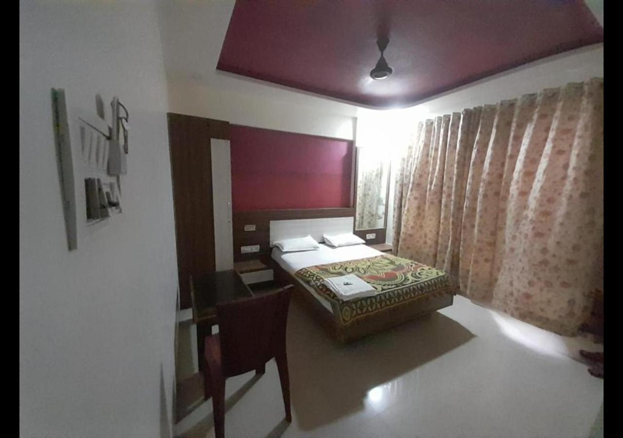 Hotel Sai Ganesh Lodging & Boarding By Wb Inn Titwala Extérieur photo