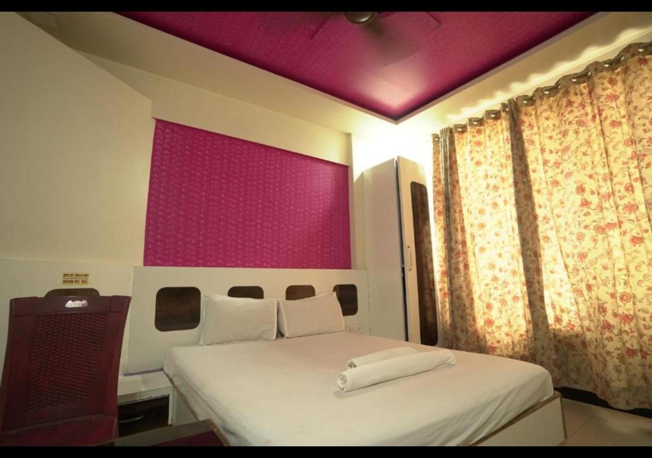 Hotel Sai Ganesh Lodging & Boarding By Wb Inn Titwala Extérieur photo