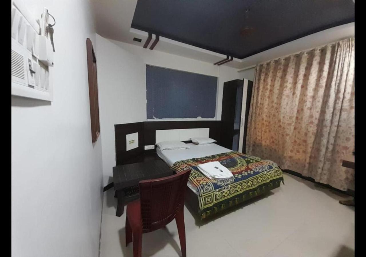 Hotel Sai Ganesh Lodging & Boarding By Wb Inn Titwala Extérieur photo