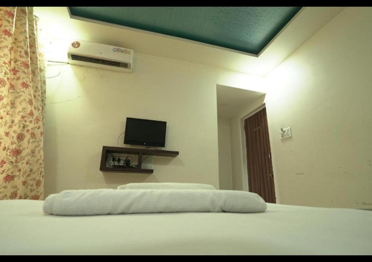 Hotel Sai Ganesh Lodging & Boarding By Wb Inn Titwala Extérieur photo